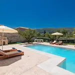 Amari Villa